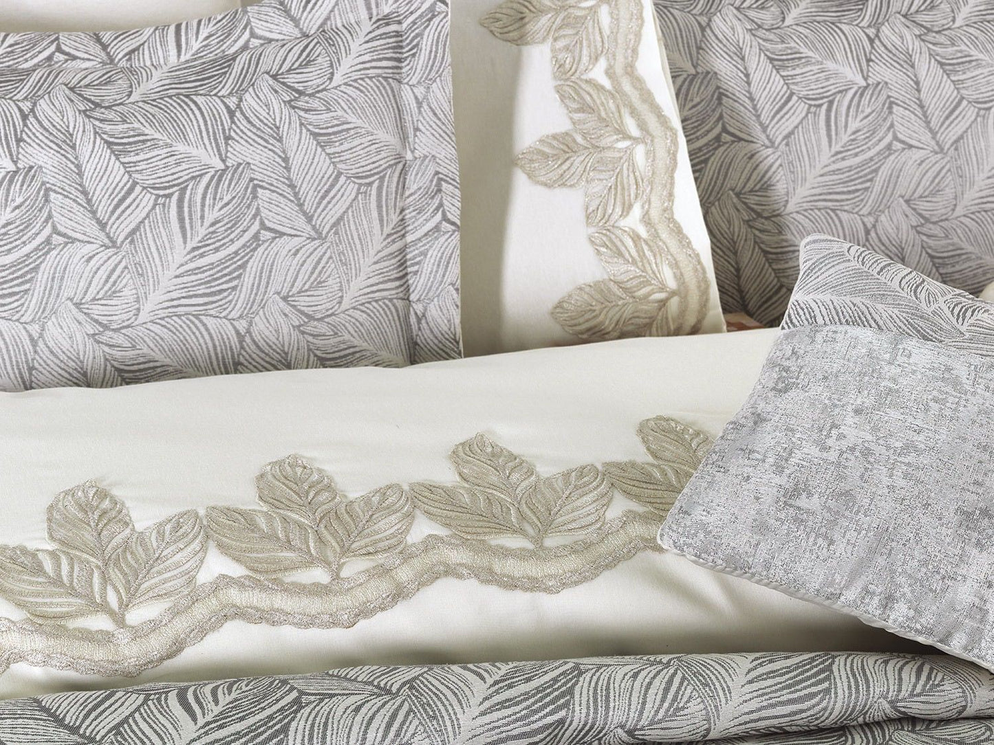 Set Lenjerie Royal + Cuvertura Jacquard de Lux + patura matlasată , 11 Piese, Pat 2 Persoane,